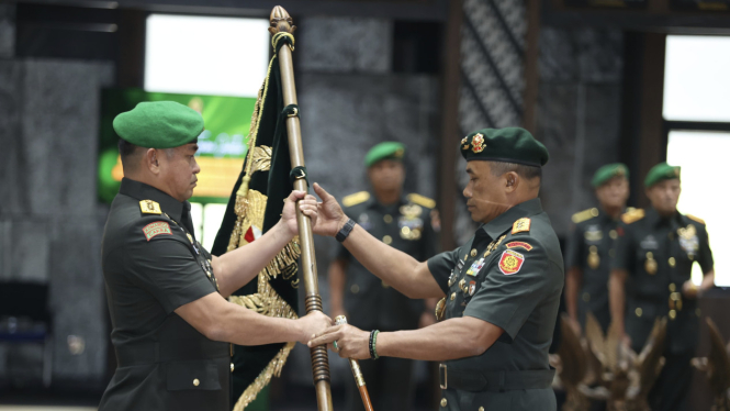 VIVA Militer: KSAD Lantik Mayjen TNI Mohammad Hasan jadi Pangkostrad