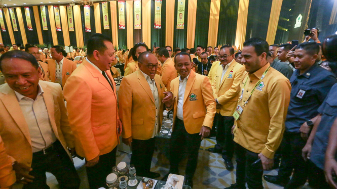 Aburizal Bakrie dan Bahlil Lahadalia di Munas Partai Golkar