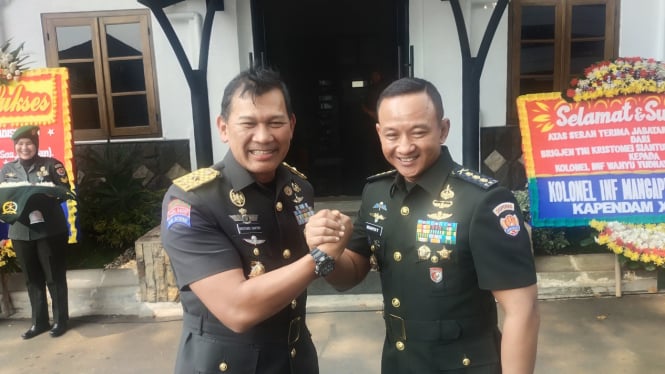 VIVA Militer: Brigjen TNI Kristomei serahkan jabatan Kadispenad ke Kolonel Wahyu