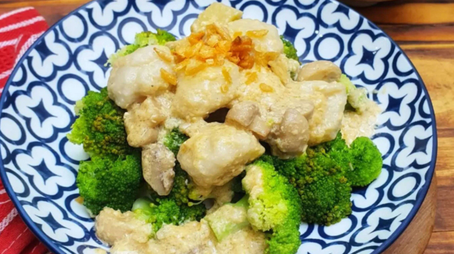 Brokoli Siram Telur Jamur dan Baso Ikan