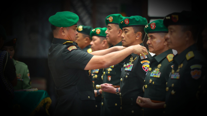 VIVA Militer: Mutasi 12 pati TNI AD