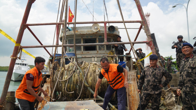 Pengamanan KIA usai kedapatan lakukan penangkapan ikan secara ilegal