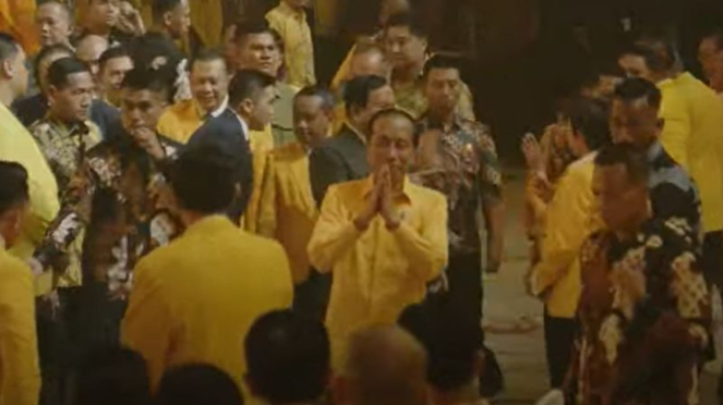 Jokowi besucht die Golkar-Nationalkonferenz im gelben Hemd, Prabowo trägt gelbe Krawatte