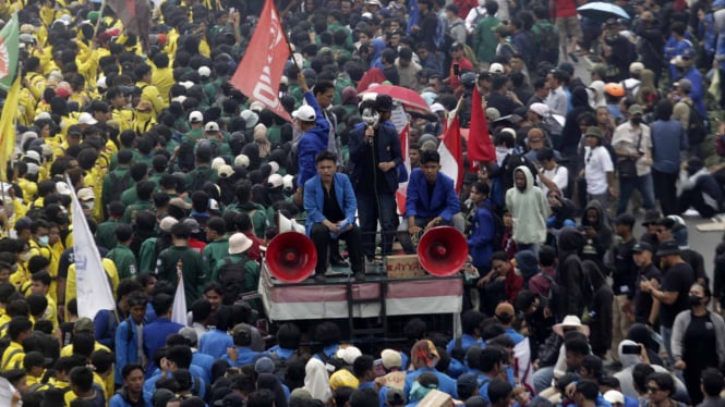 Demo Darurat Indonesia di Depan DPR RI