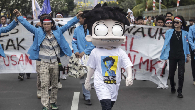 Demo Darurat Indonesia di Depan DPR RI