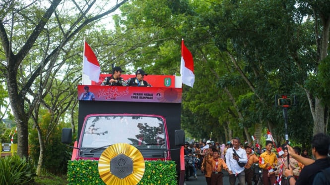 ribuan warga Pontianak menyambut kedatangan Veddriq 