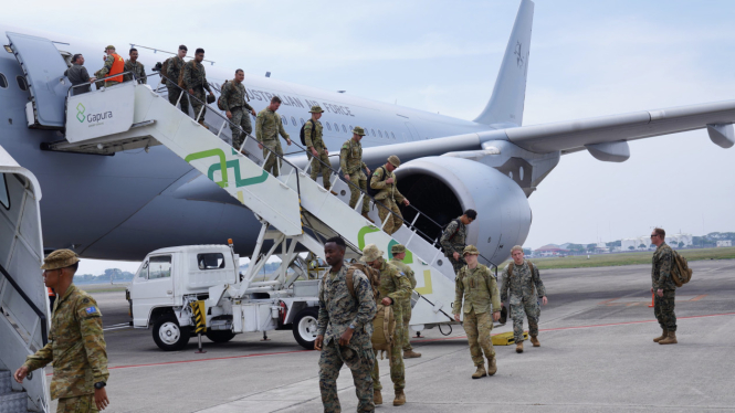 VIVA Militer: Ratusan Tentara Australia tiba di Lanudal Surabaya