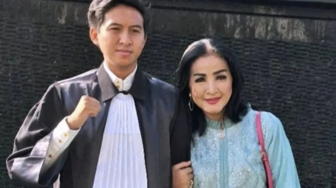 Machica Mochtar dan Putranya Iqbal Ramadhan.