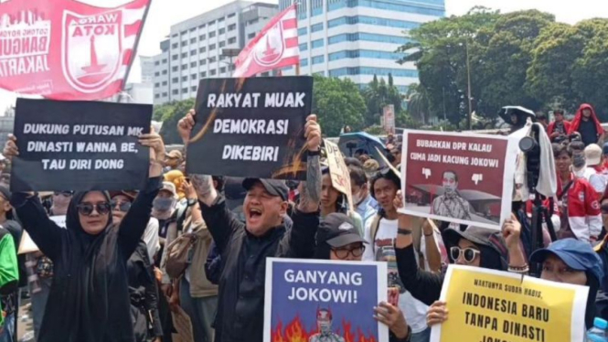 Ketua Umum Ganjarist ikut demo di depan gedung DPR, Kamis (22/8).