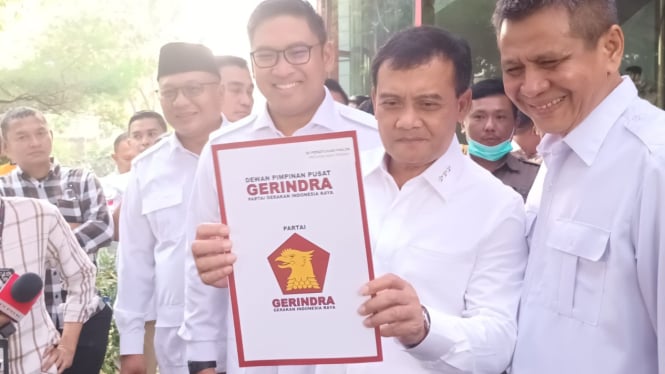 Ahmad Luthfi dan Taj Yasin usai dapat surat rekomendasi dukungan dari Partai Gerindra