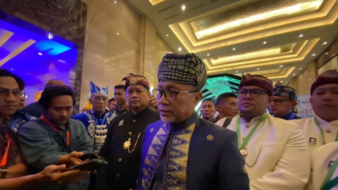 Zulkifli Hasan usai terpilih kembali sebagai Ketua Umum PAN periode 2024–2029 pada Kongres Ke-6 PAN di Kawasan Tanah Abang, Jakarta, Jumat malam, 23 Agustus 2024.