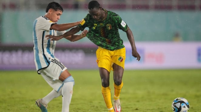 Seco Cono mientras juega con Mali U -17 en la Copa Mundial U -17