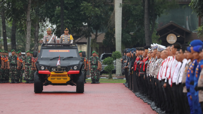 Wakapolda Sumut, Brigjen Pol Rony Samtana saat memimpin apel pengamanan PON 2024, di Mako Polda Sumut.(dok Polda Sumut)