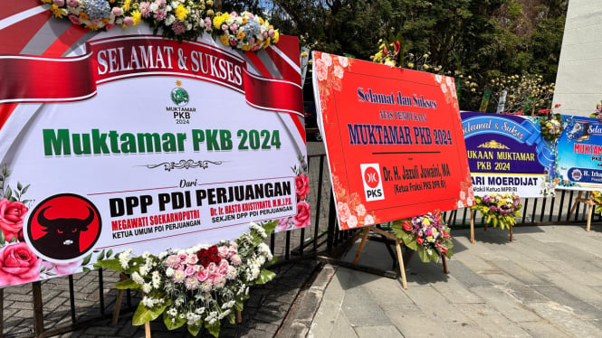 Karangan Bunga Dari Pimpinan Partai Politik Banjiri Area Muktamar PKB di Nusa Dua, Bali