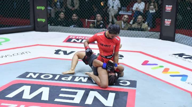 Qurrota Ayun Kalahkan Chasna Atika di One Pride MMA 81