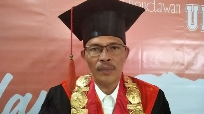 Foto : Prof.Dr.Helmi 