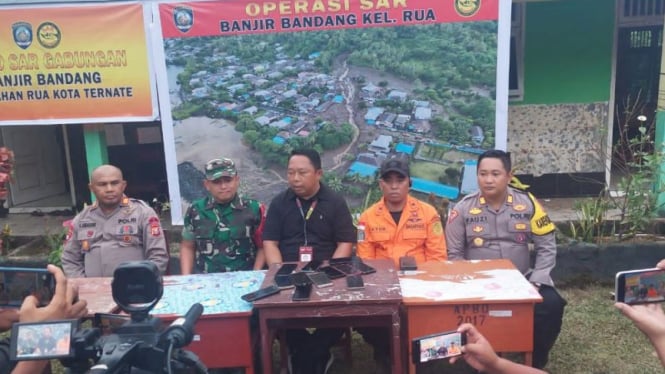 Tim SAR gabungan pada hari kedua melaporkan pencarian korban banjir bandang di Kota Ternate, Senin, 26 Agustus 2024.