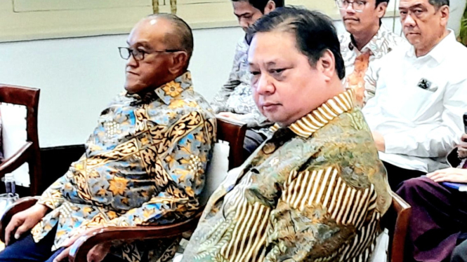 Menko Airlangga dan Aburizal Bakrie.