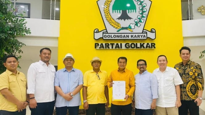 Bakal calon bupati Tangerang, Maesyal Rasyid usai terima B1 KWK Partai Golkar