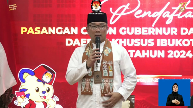 Bakal cagub Jakarta, Ridwan Kamil usai menyerahkan dokumen persyaratan maju Pilkada Jakarta di Kantor KPU DKI Jakarta (sumber: YouTube KPU DKI Jakarta)