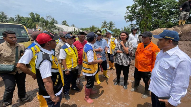 Anggota Komisi V DPR Irine Yusiana cek kondisi banjir bandang Ternate.