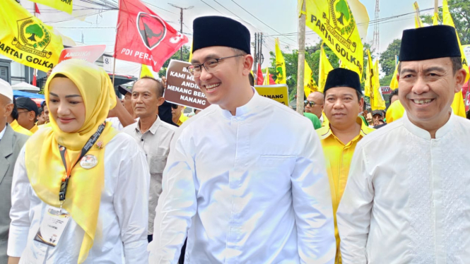 Andika Hazrumy Mendaftar ke KPU Kabupaten Serang.