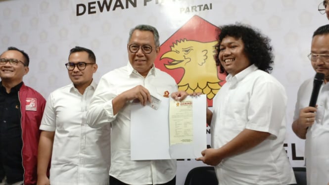 Penyerahan B1 KWK Partai Gerindra dari Marshel Widianto ke Benyamin Davnie 