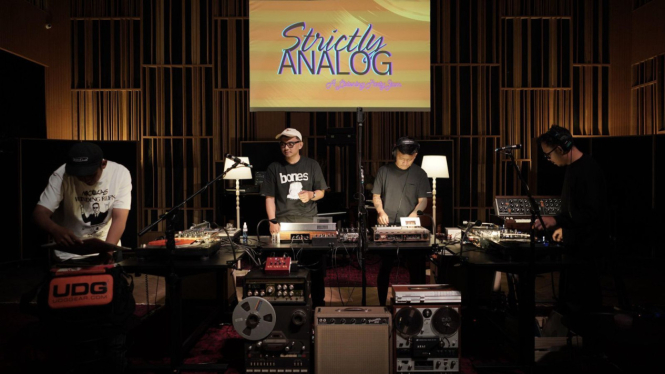 Acara DJ spesial Strictly Analog