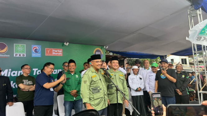 Artis Farhan Daftar ke KPU Kota Bandung Diawali Acara Budaya di Titik 0 Km Bandung