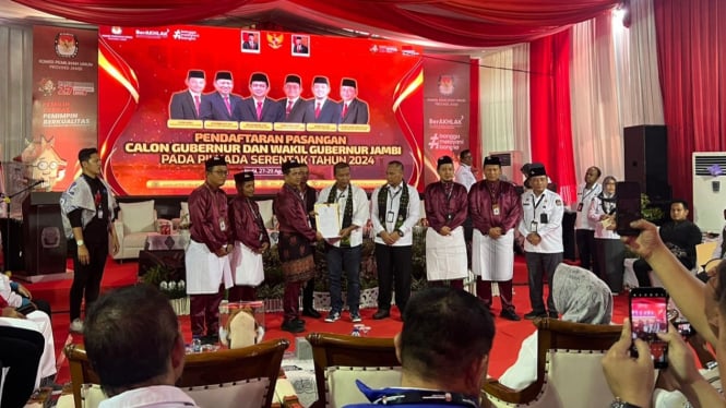 Cagub Romi Hariyanto dan Cawagub Letjen Sudirman (Purn) Mendaftar ke KPU Provinsi Jambi 