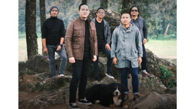 Sekpri Prabowo Subianto, Rizky Irmansyah bersama band The Rain