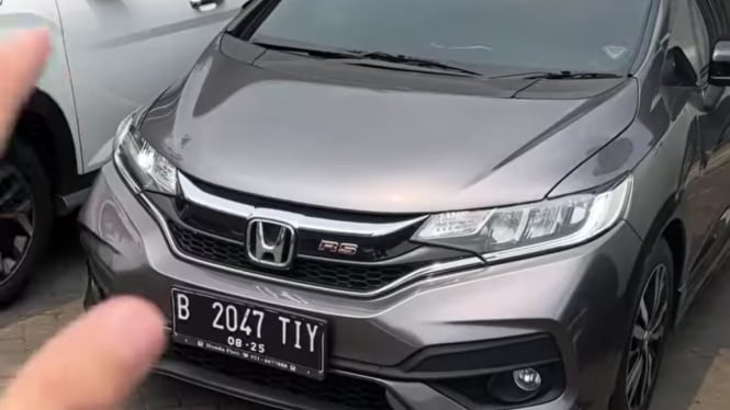 Honda Jazz RS bekas terasa mobil baru