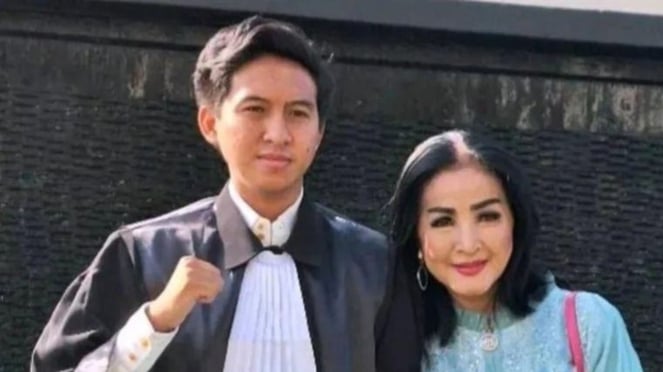 Iqbal Ramadhan und seine Mutter Machica Mochtar