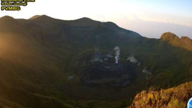 Gunung Awu di Kabupaten Kepulauan Sangihe, Sulawesi Utara.