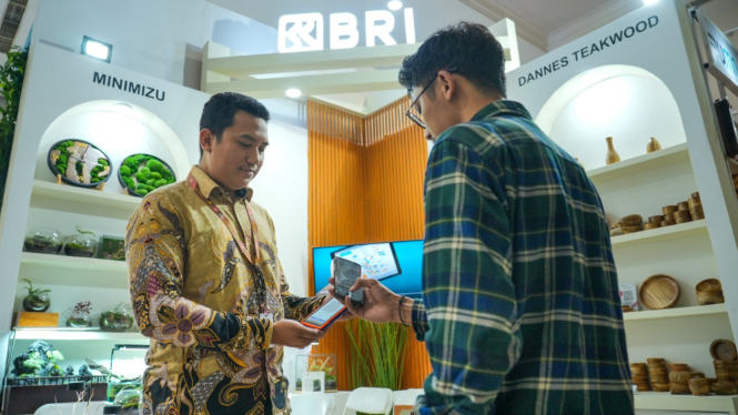 BRI turut serta menampilkan produk kriya dari binaan UMKM di Rumah BUMN BRI