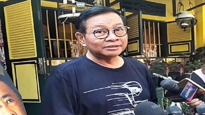 Bakal calon Gubernur DKI Jakarta Pramono Anung di Warung Si Doel