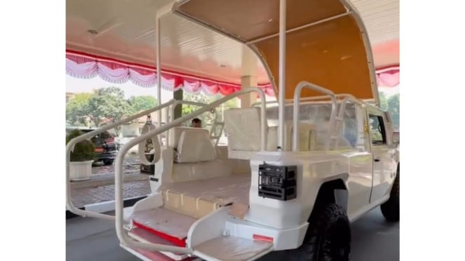 Popemobile yang bakal dipakai Paus Fransiskus di Indonesia