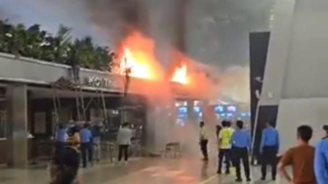 Peristiwa kebakaran di tenant area Terminal 3 Bandara Soetta