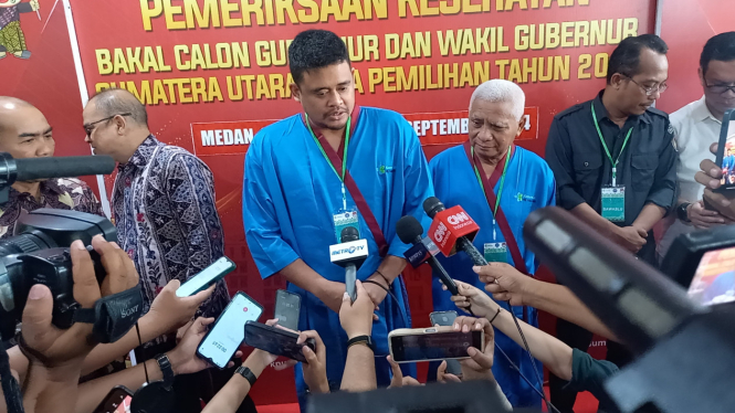 Bacalon Gubernur dan Wakil Gubernur Sumut, Bobby Nasution - H Surya menjalani pemeriksaan kesehatan di RSUP H Adam Malik, Kota Medan.(B.S.Putra/VIVA)