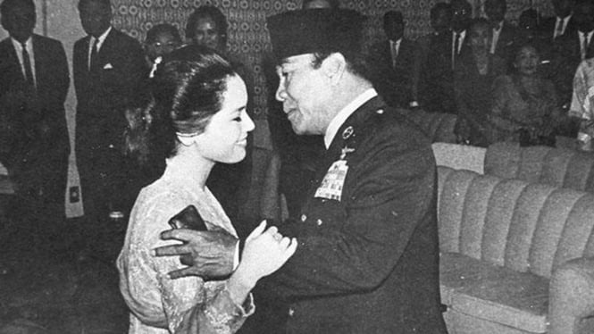 Ratna Sari Dewi dan Presiden Sukarno