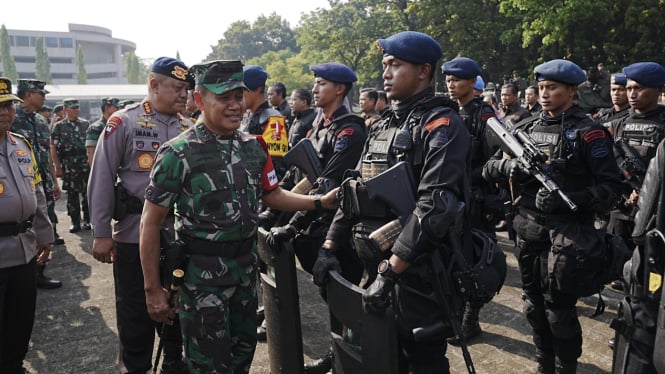 VIVA Militer: Pangkogabwilhan I dan Dankor Brimob Pimpin Apel Gabungan di Mabes 