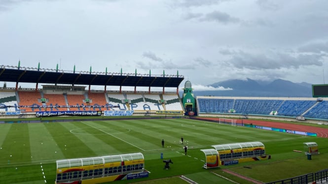 Stadion Si Jalak Harupat di Kabupaten Bandung (foto: Dede Idrus) 