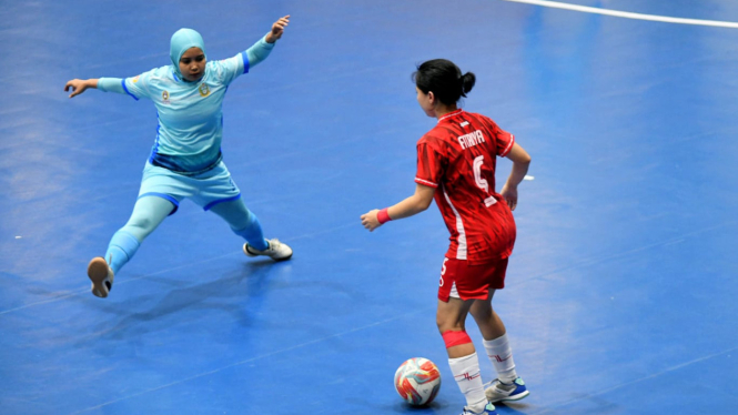 Tim Futsal Putri Sumut saat berlaga melawan DKI Jakarta di fase grup PON 2024 Aceh-Medan.(dok PON 2024 Sumut)