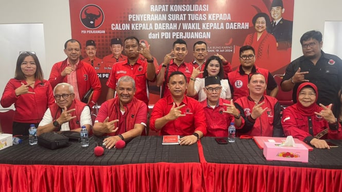  Ketua DPP PDI Perjuangan Bidang Reformasi Sistem Hukum Nasional, Ronny Talapessy, saat memberikan keterangan terkait dengan kasus dialami Bacalon Bupati Batubara, Zahir.(dok PDIP)