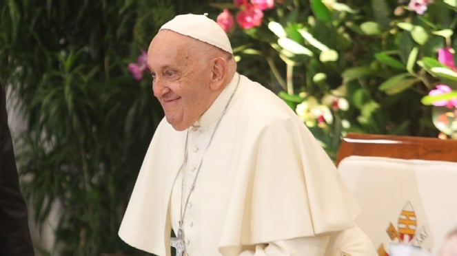 Papa Francis Jakarta Catedral Iglesia Cross -Rilgius se encuentra con la juventud