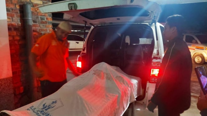 Jasad korban Herman Syahputra Pohan saat dievakuasi ke rumah sakit.(dok Polres Simalungun)