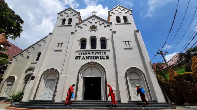 Gereja Katolik Santo Antonius Purbayan yang lahannya merupakan pemberian Sinuhun PB IX di Solo.