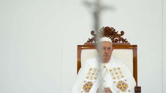 Papst Franziskus leitet die heilige Messe im Gelora-Bung-Karno-Stadion in Jakarta