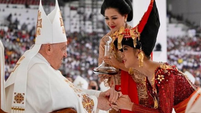 Momen Lyodra Nyanyi di Misa Akbar Paus Fransiskus di GBK