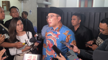 Calon Gubernur DKI Jakarta Ridwon Kamil usai mengunjungi Wakil Presiden ke-10 dan ke-12 Yusuf Kalla di kawasan Jakarta Selatan